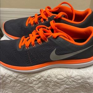 NWOT Nike Flex 2016 SIZE: 11.5